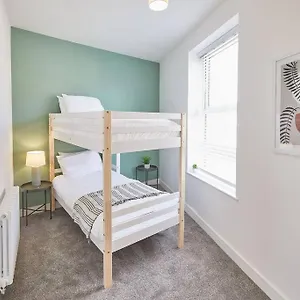 huge-accommodation-with-stunning-seaviews-sleeps-16.yorkshirehotels.net/