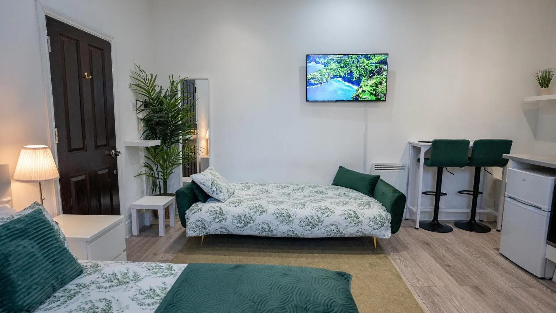 Apartment Beautiful Studio Flat In Hackney Next To Overground Station London