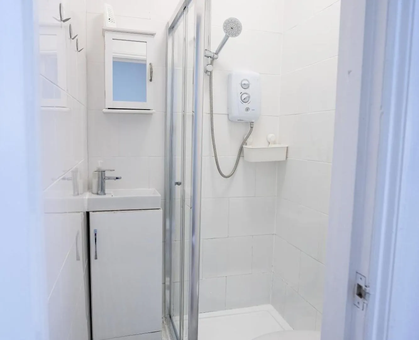 Apartment Beautiful Studio Flat In Hackney Next To Overground Station London